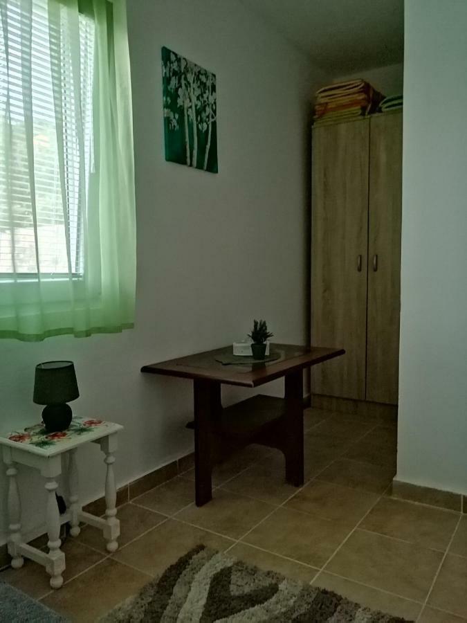 Apartman Nikocevic Dobra Voda Bagian luar foto